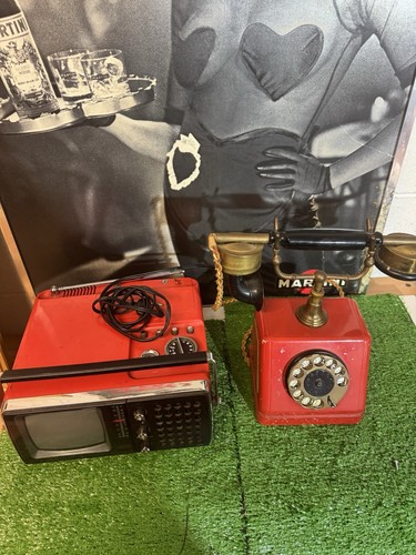 Telefono fisso vintage rosso